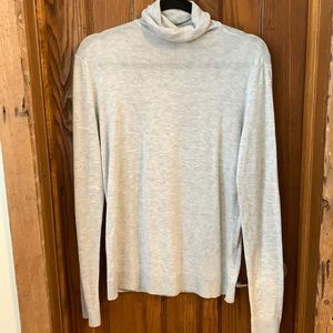 LAST CHANCE WILL DONATE Turtleneck light grey shirt